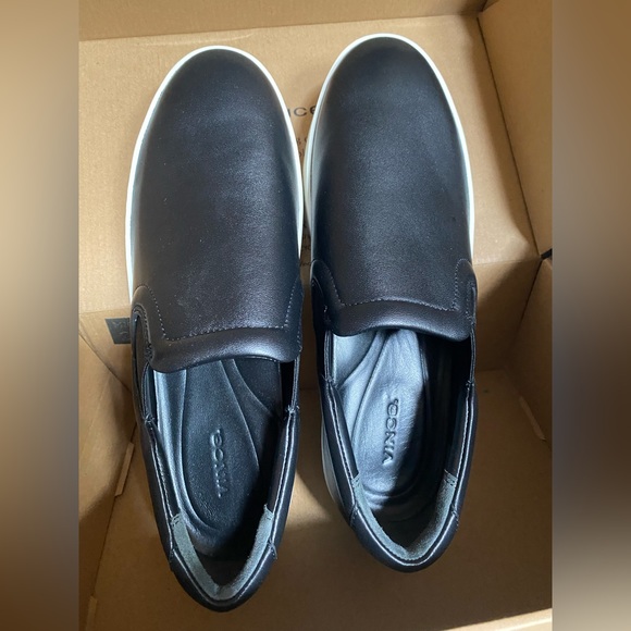 Vince Pacific Leather Slip on Sneakers - Picture 11 of 13